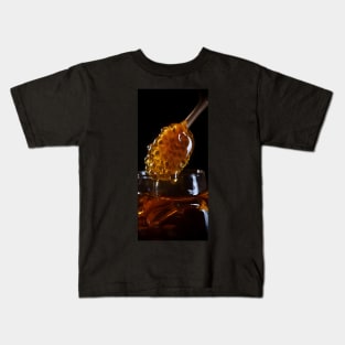 Delicious seduction: macro shot of fresh honey Kids T-Shirt